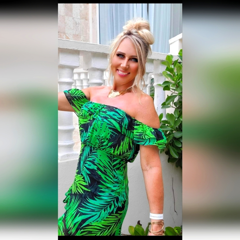 Leaf print vacation dress